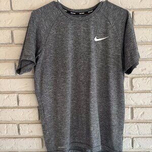 Nike Swim Dri Fit Short Sleeve Athletic Shirt Men's Small Gray Performance